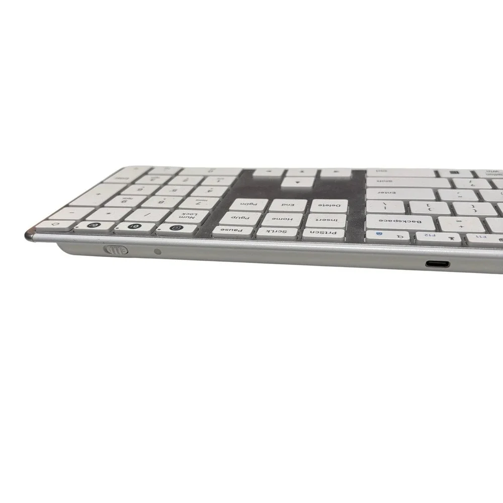 Seenda Wireless Bluetooth Keyboard No Cords White Silver‎